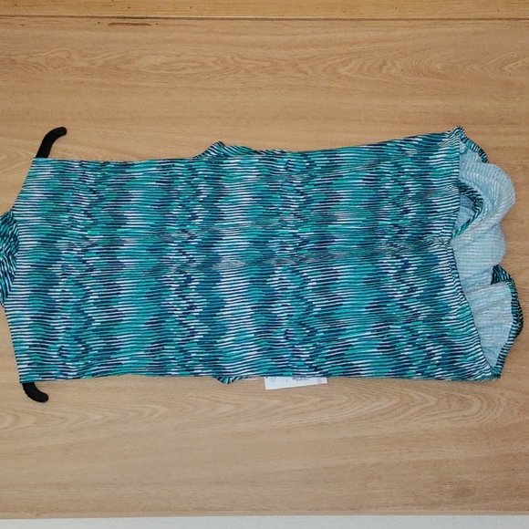 Plus size top - Picture 3 of 3